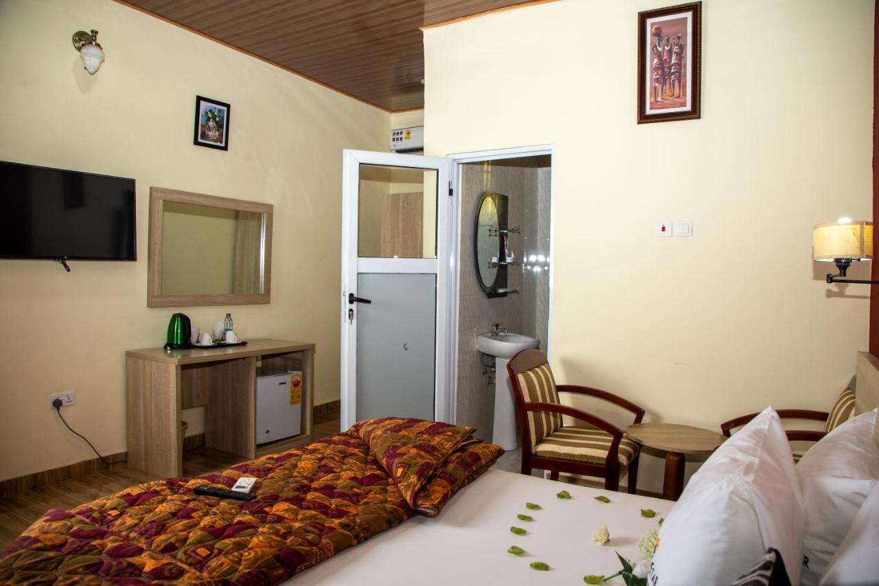 Grand Star Hotel North Legon Eksteriør billede