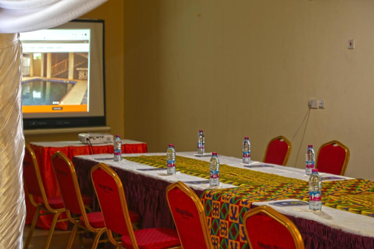Grand Star Hotel North Legon Eksteriør billede
