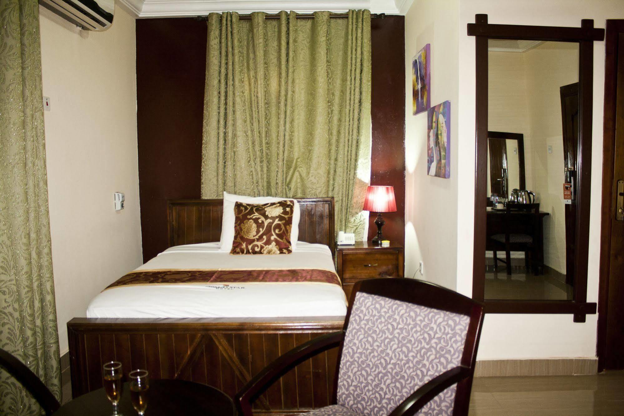 Grand Star Hotel North Legon Eksteriør billede