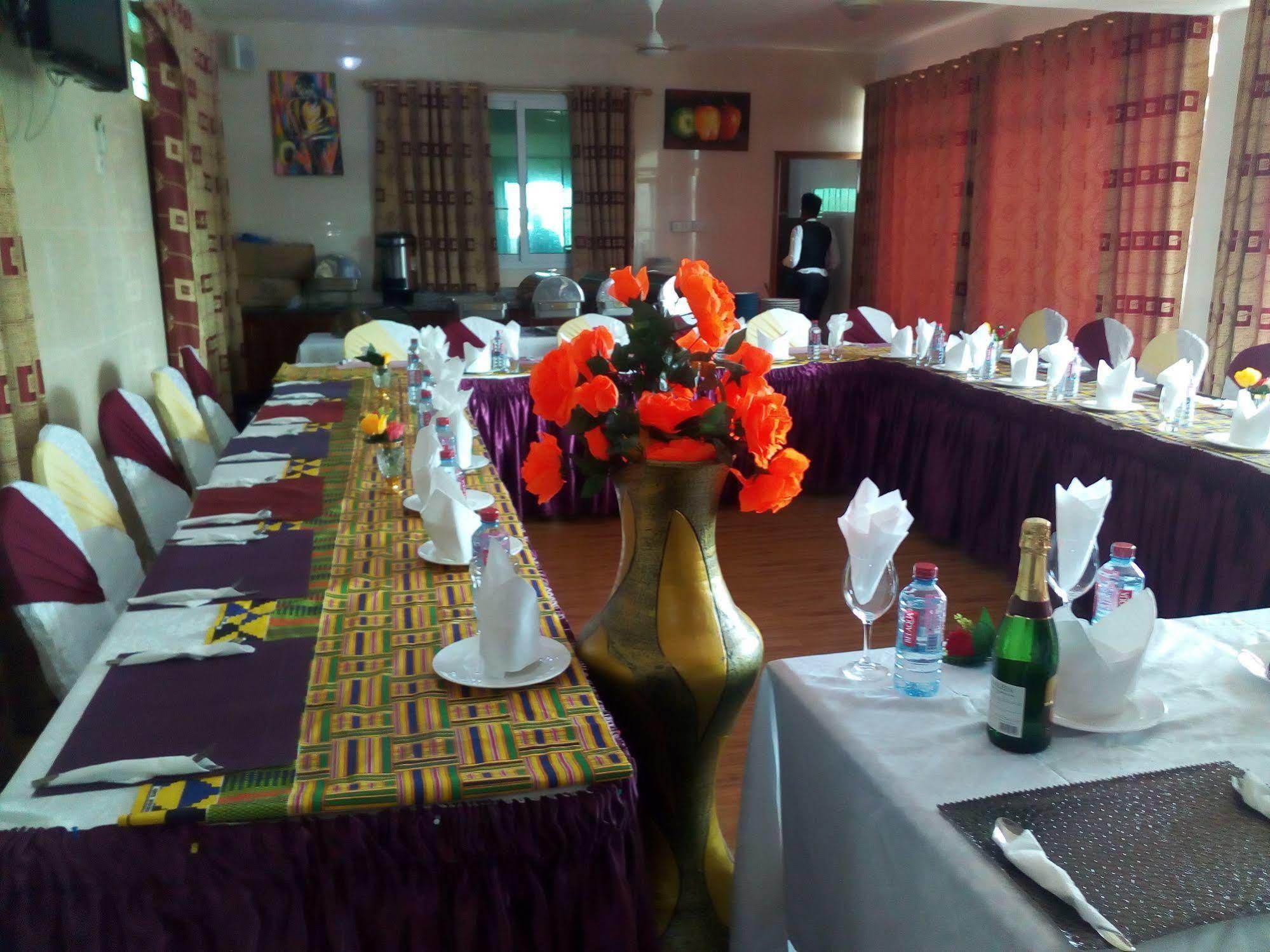 Grand Star Hotel North Legon Eksteriør billede