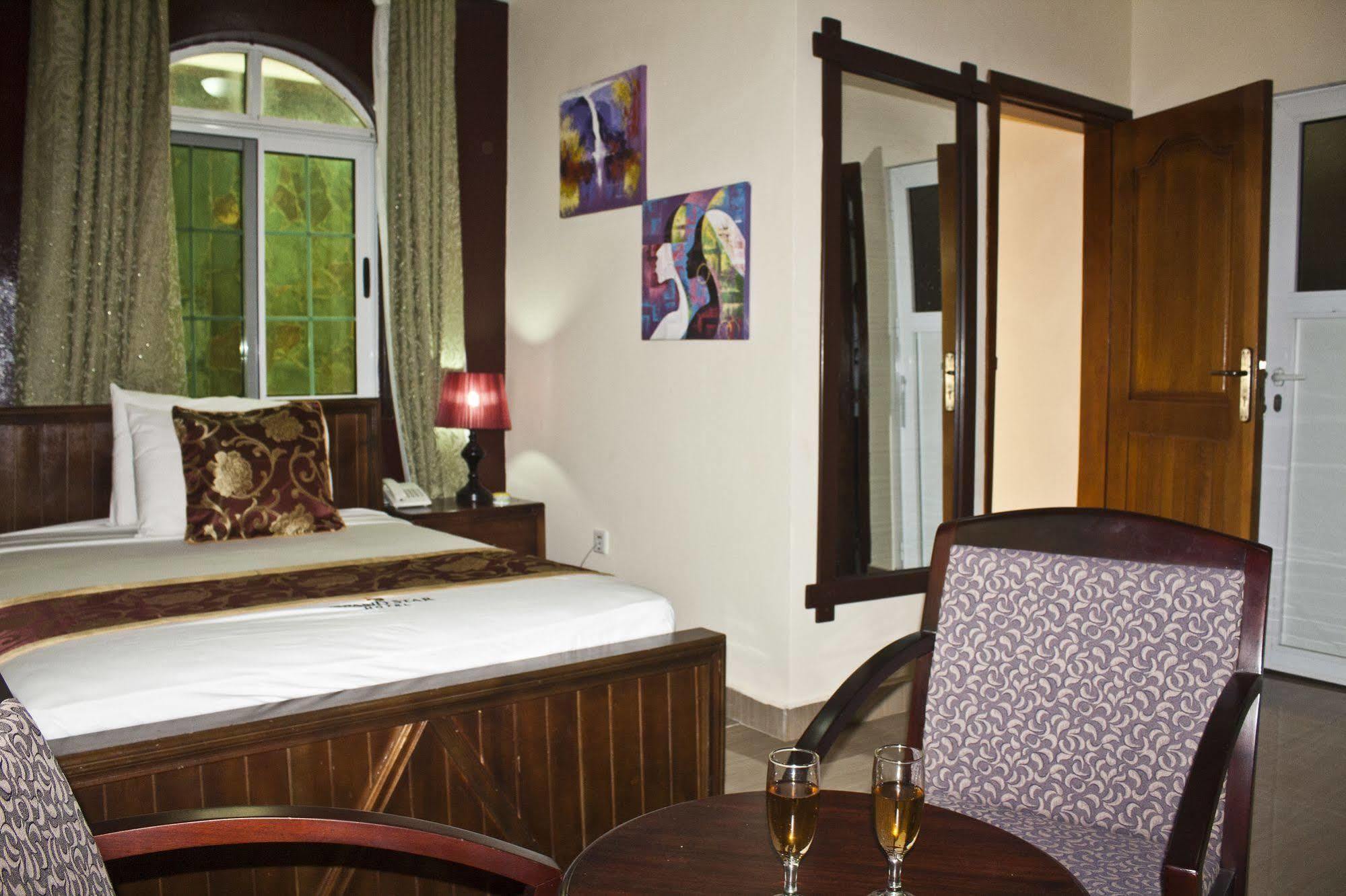 Grand Star Hotel North Legon Eksteriør billede